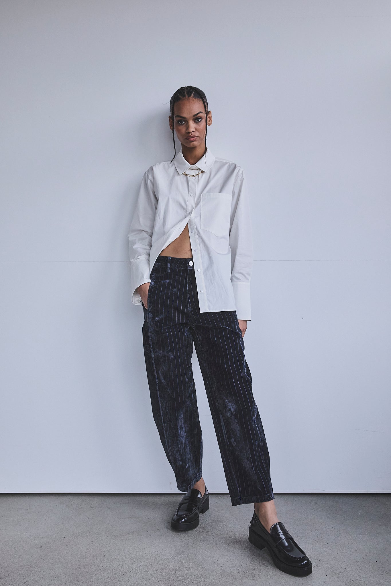 Pantalon cropped balloon Femme Salia pin stripe dark grey | Freeman T. Porter